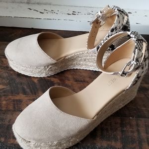 Nine West Women's Snakeskin Closed- toe (Straw) Wedges